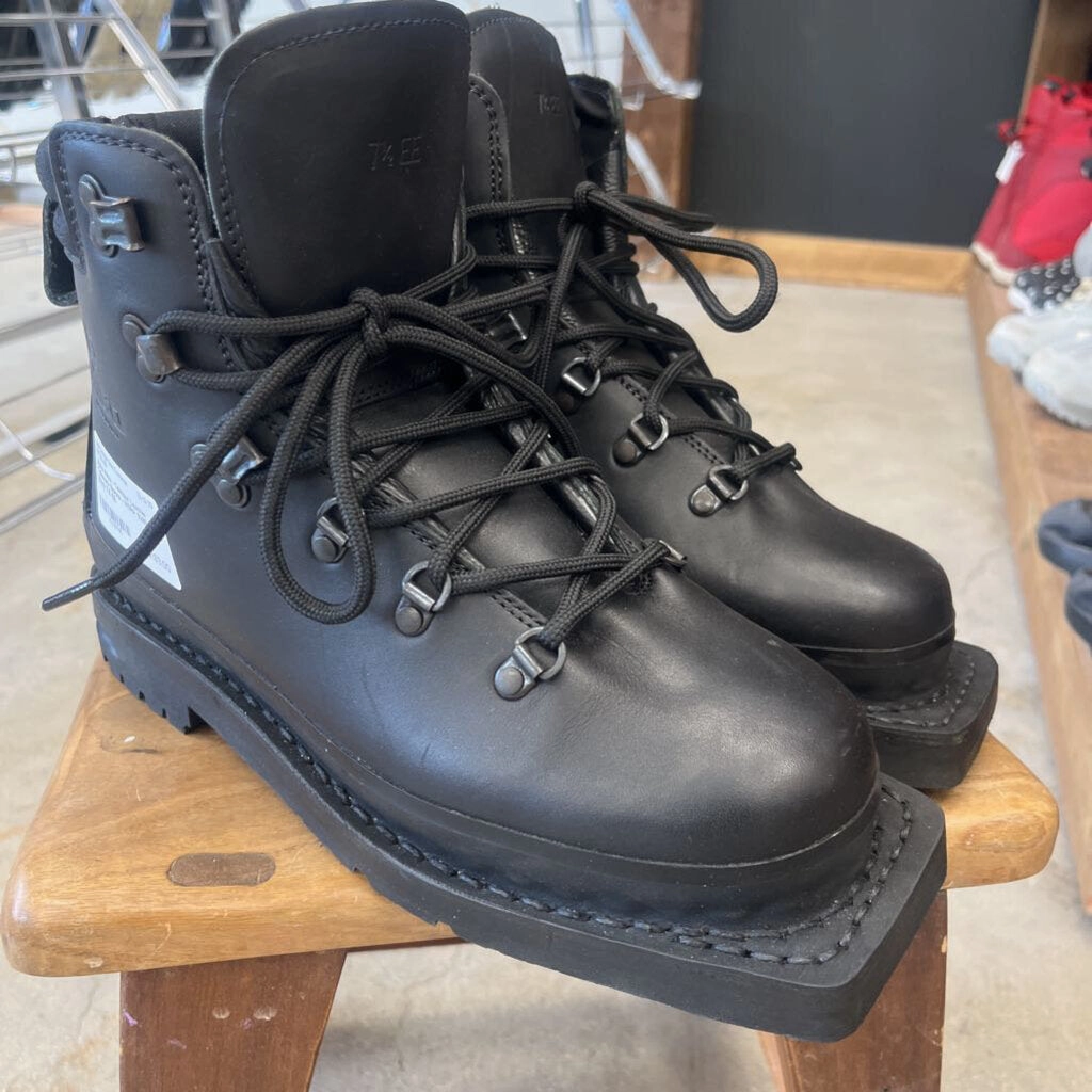 Keen Snow Boot Alico - Teletour Leather Telemark Boots - MSRP $289: Black-unisex-7.5 EE