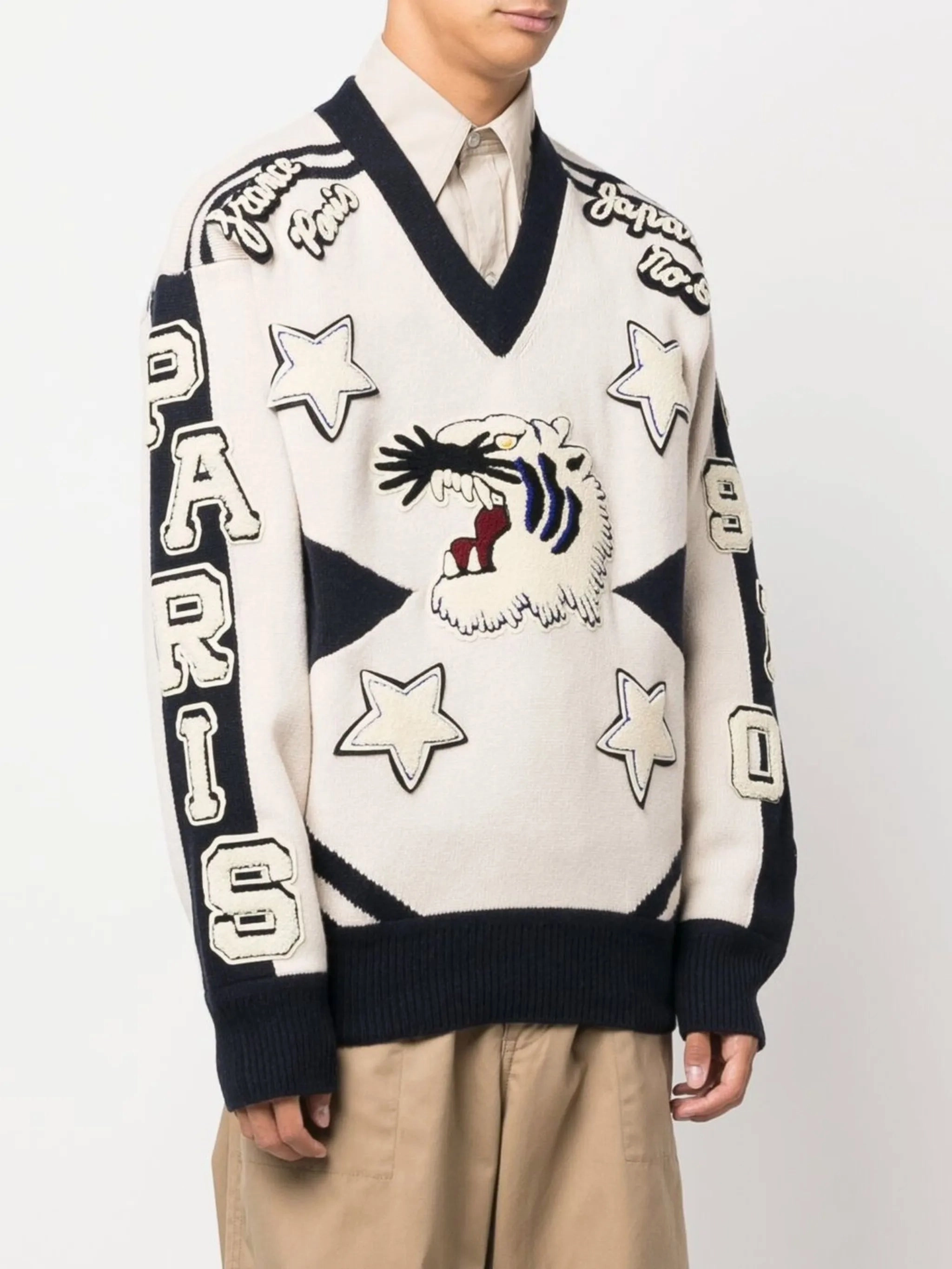 Knitwear Manufacturers Scotland applique-detail V-neck jumper