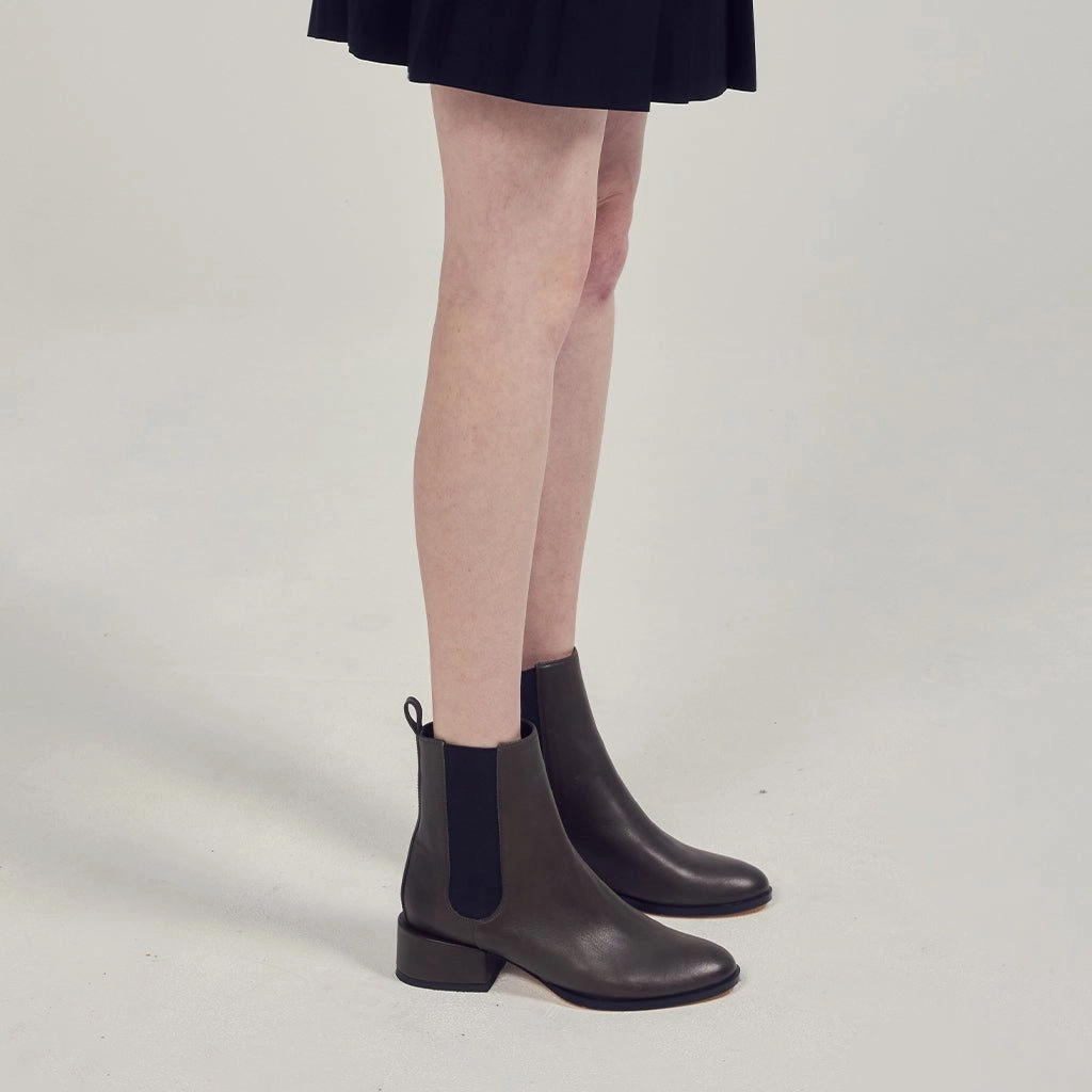 CASAR Full-grain Leather Chelsea Boots