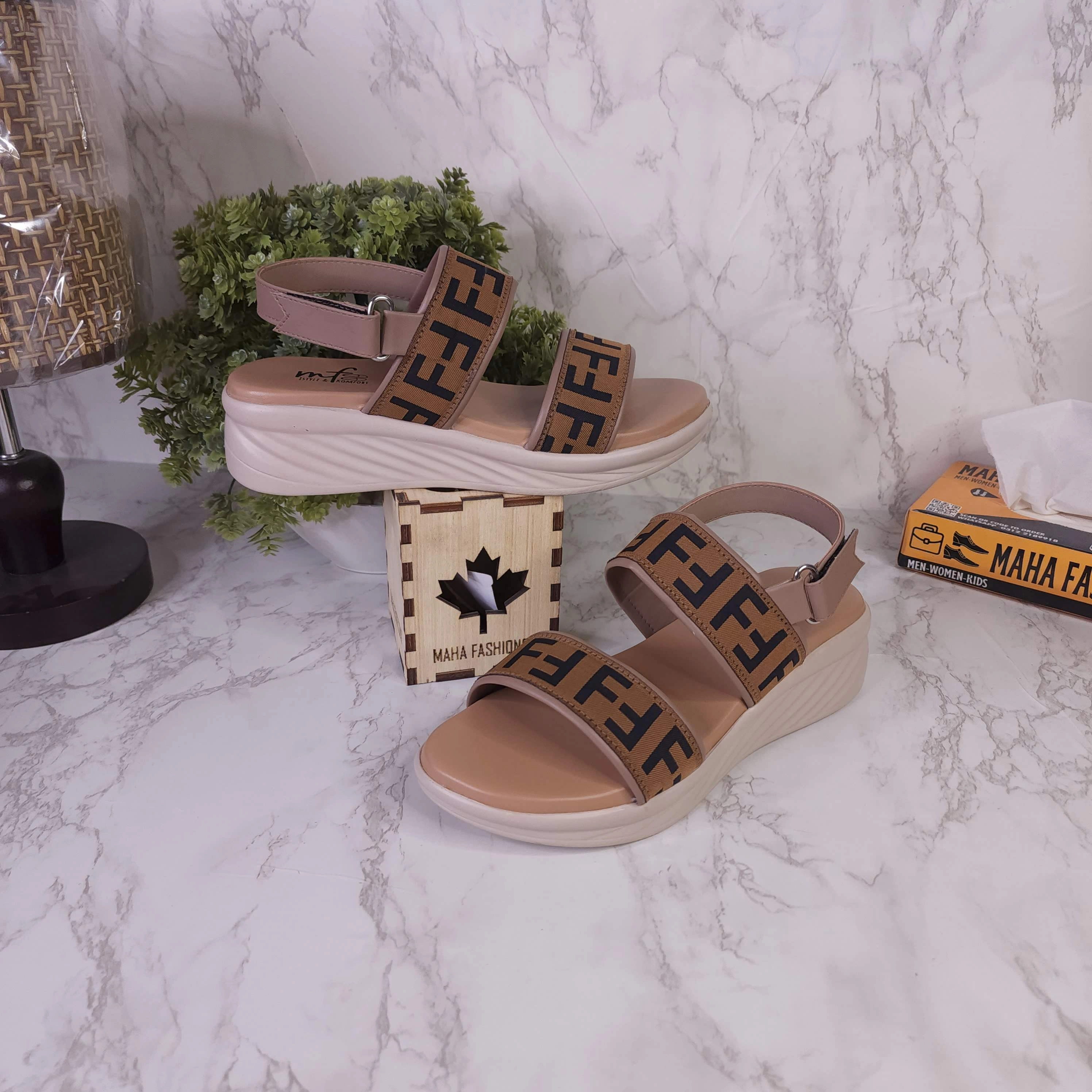 Thong Heeled Sandals Camel Sandals in Wedge