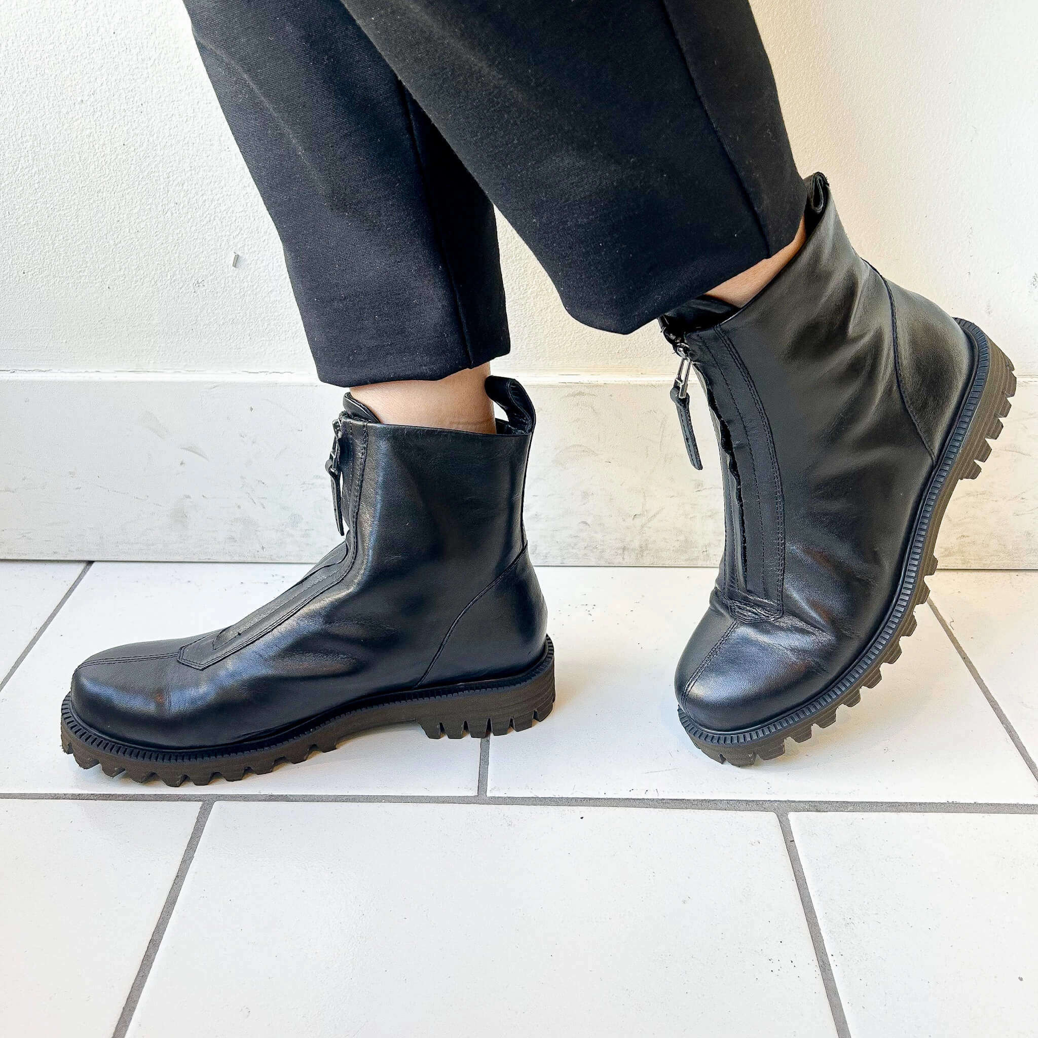 FW24 727030-2 | HAKU | Yuko Imanishi  Ankle Boots With Penny Strap