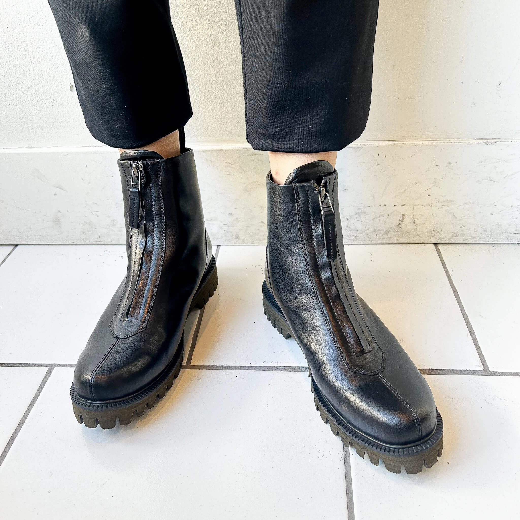 FW24 727030-2 | HAKU | Yuko Imanishi  Jungla Ankle Boots