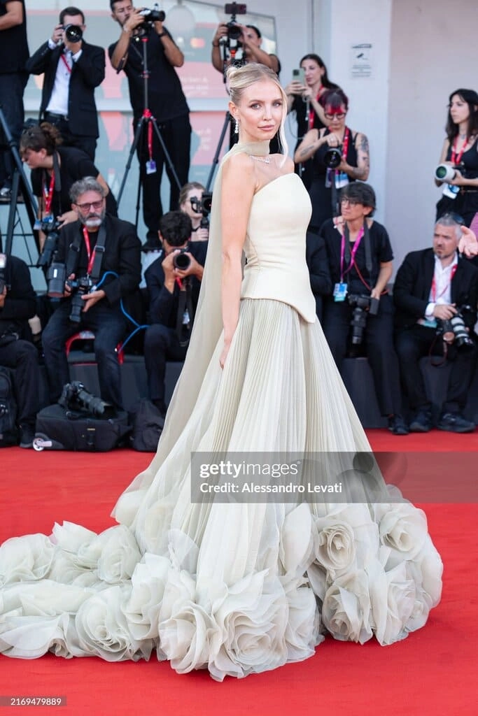 Align Dress Dreamy pistachio set with 3D organza flowers