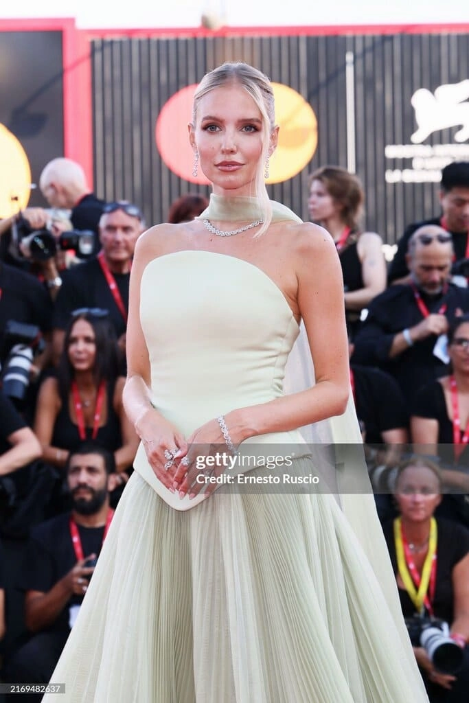 Roxy Dress Dreamy pistachio set with 3D organza flowers