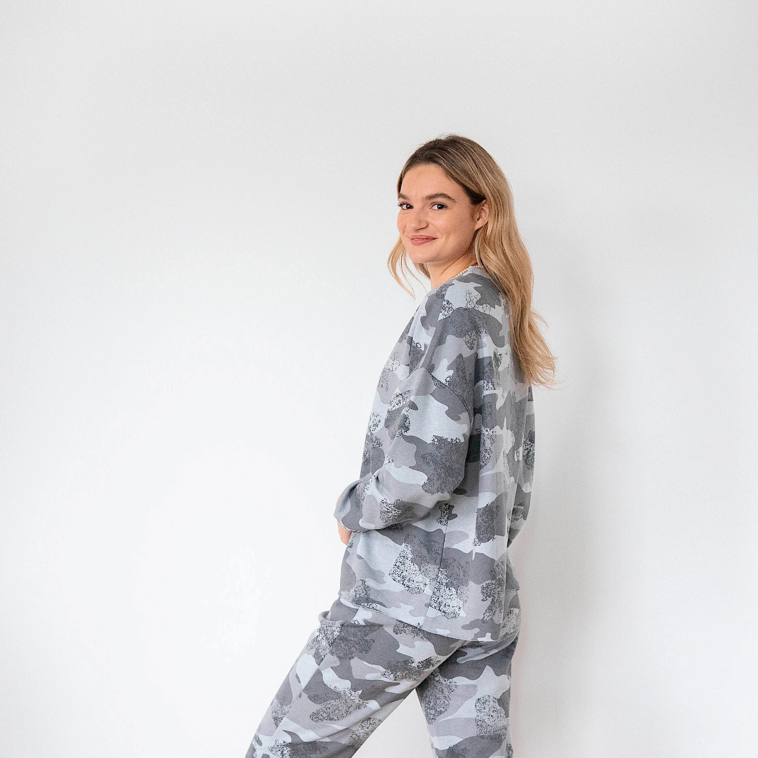 Oversize Sweatshirts & Hoodies Ladies' Grey Mix Camo Comfortwear Collection Joggers