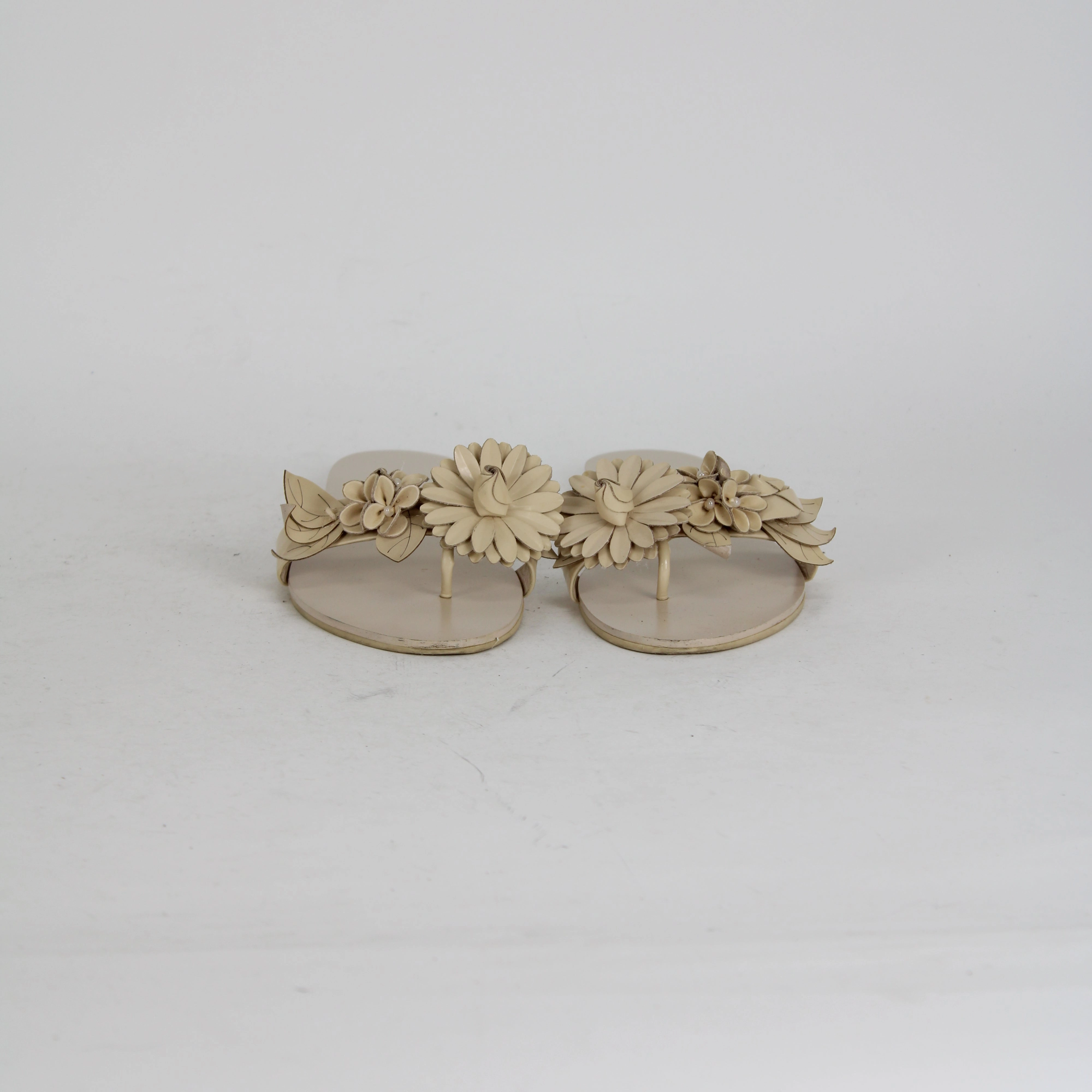 Comfort Footbed Flip Flops Sophia Webster Beige Floral Thong Sandals