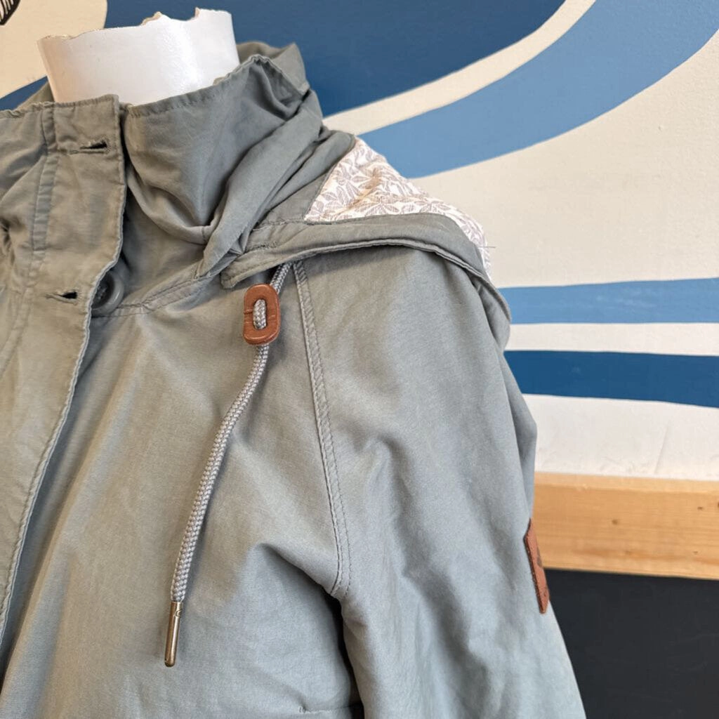 Milwaukee Bucks Jackets Columbia - Women's Canvas Jacket - MSRP $149 : Green -women-SM