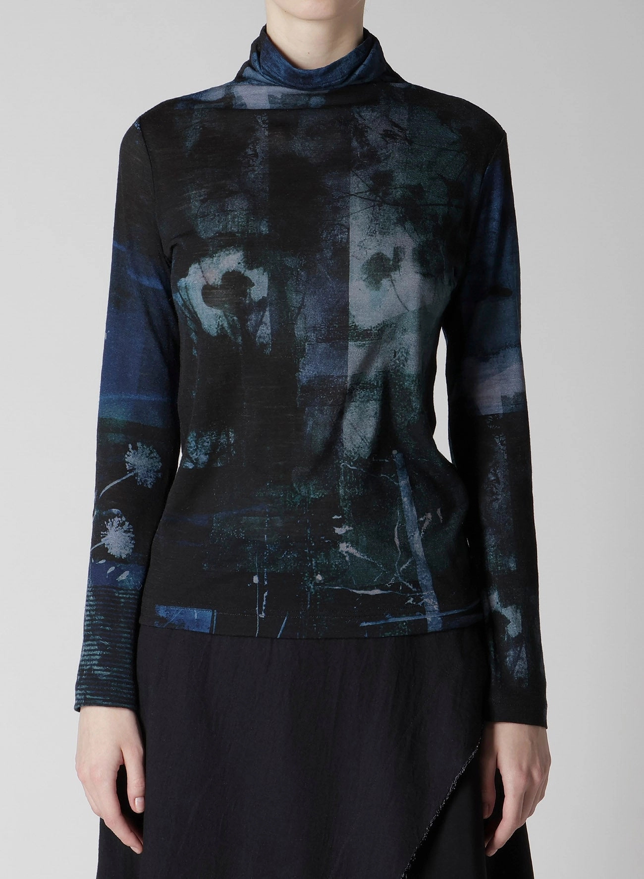 BLURRY FLOWER PRINTTED HIGH NECK LONG SLEEVE T Plus Size Varsity Jackets