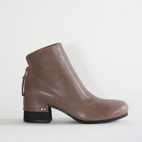 FW24 707021-3 | SHIRO | Yuko Imanishi  Nash Ankle Boots