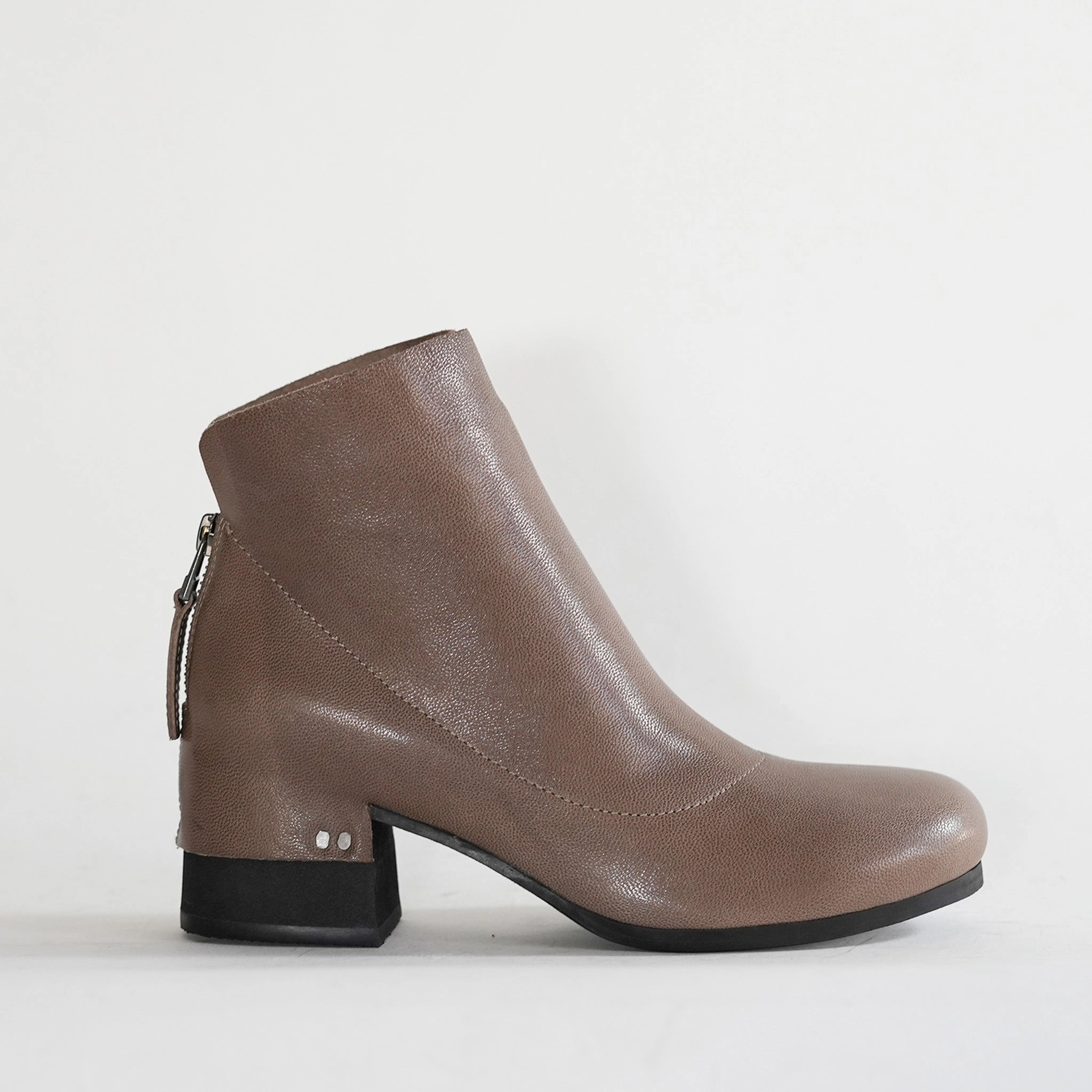 FW24 707021-3 | SHIRO | Yuko Imanishi  Vegan Waterproof Ankle Boots