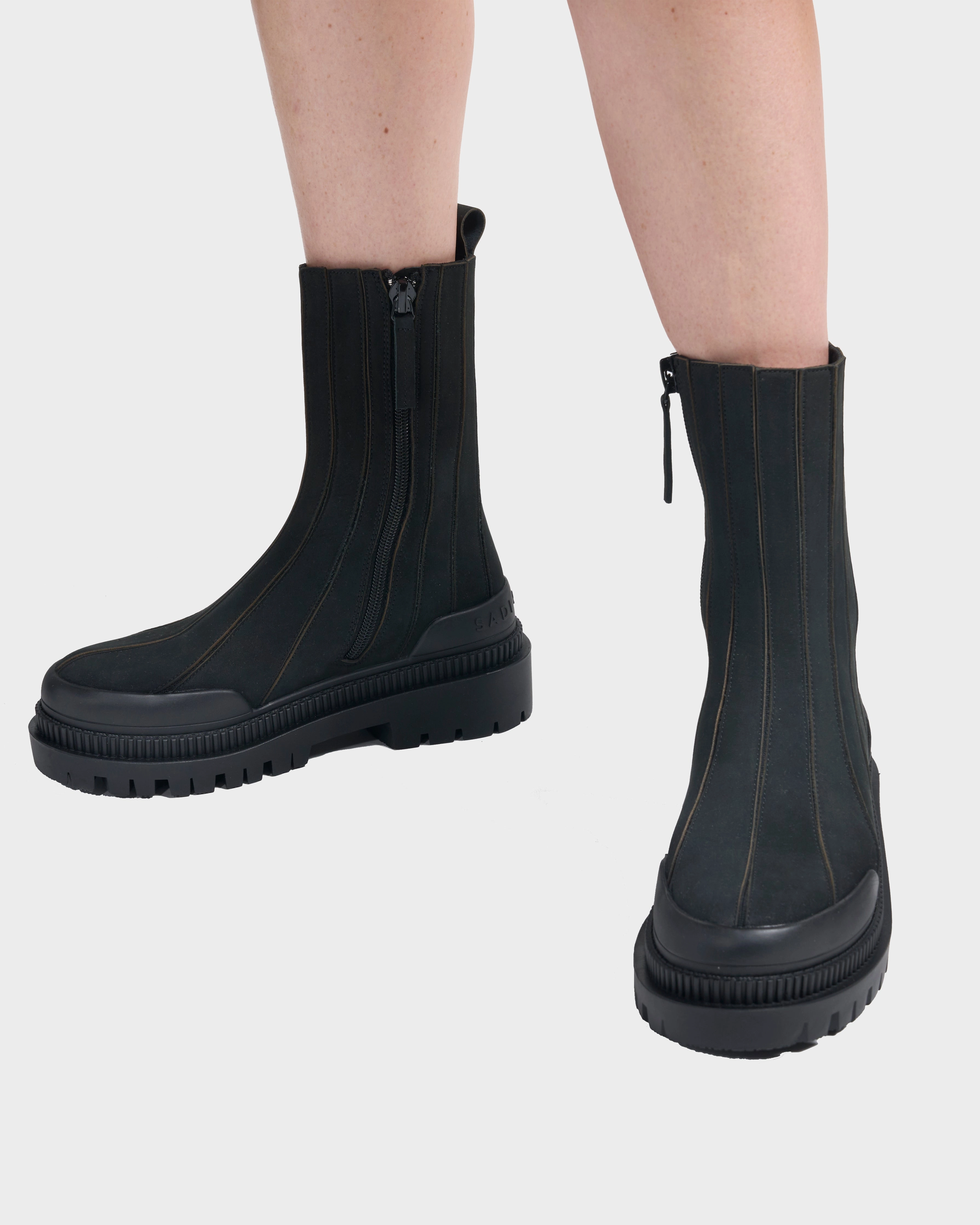 GABI BLACK Chelsea Boots Doc Brown