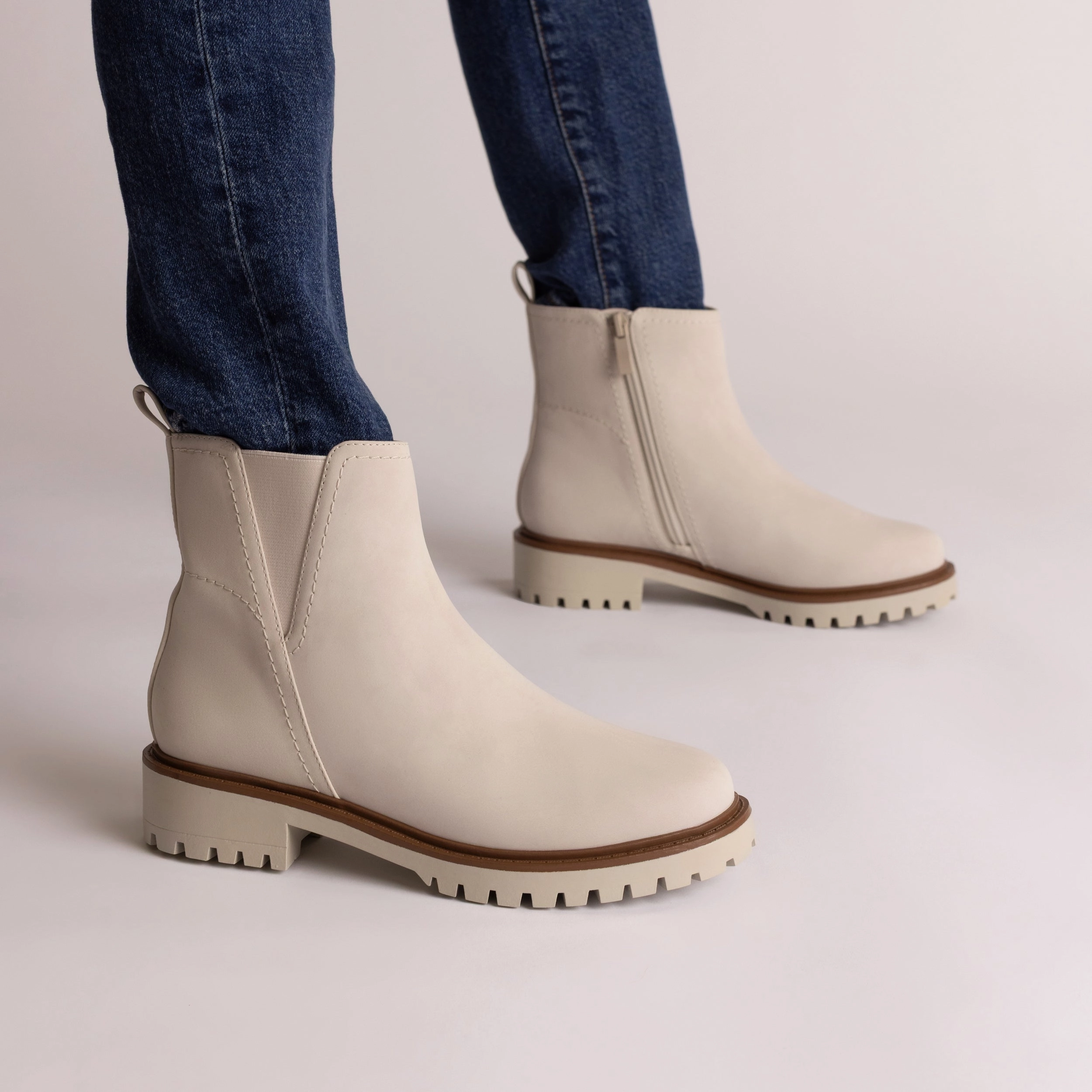 JUNNAH CHELSEA BOOTS Ash Hook Suede Chelsea Boots