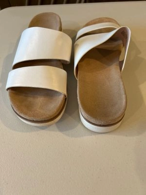Sandals Men No name women white sandals size 7 Very comfortable white wear now and vacation 7 (Adult)