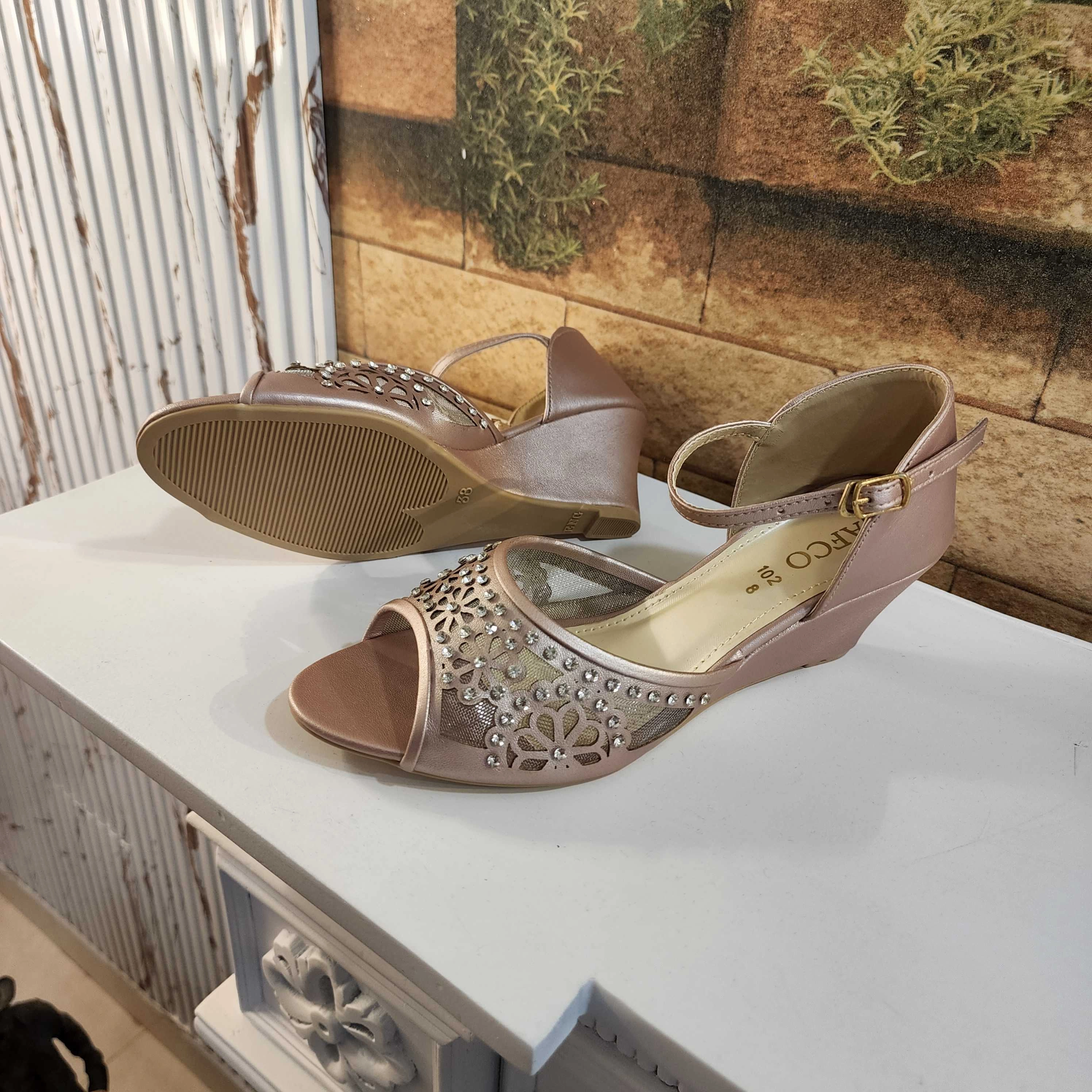 Peach Casual Sandals In Wedge Celso Sandals