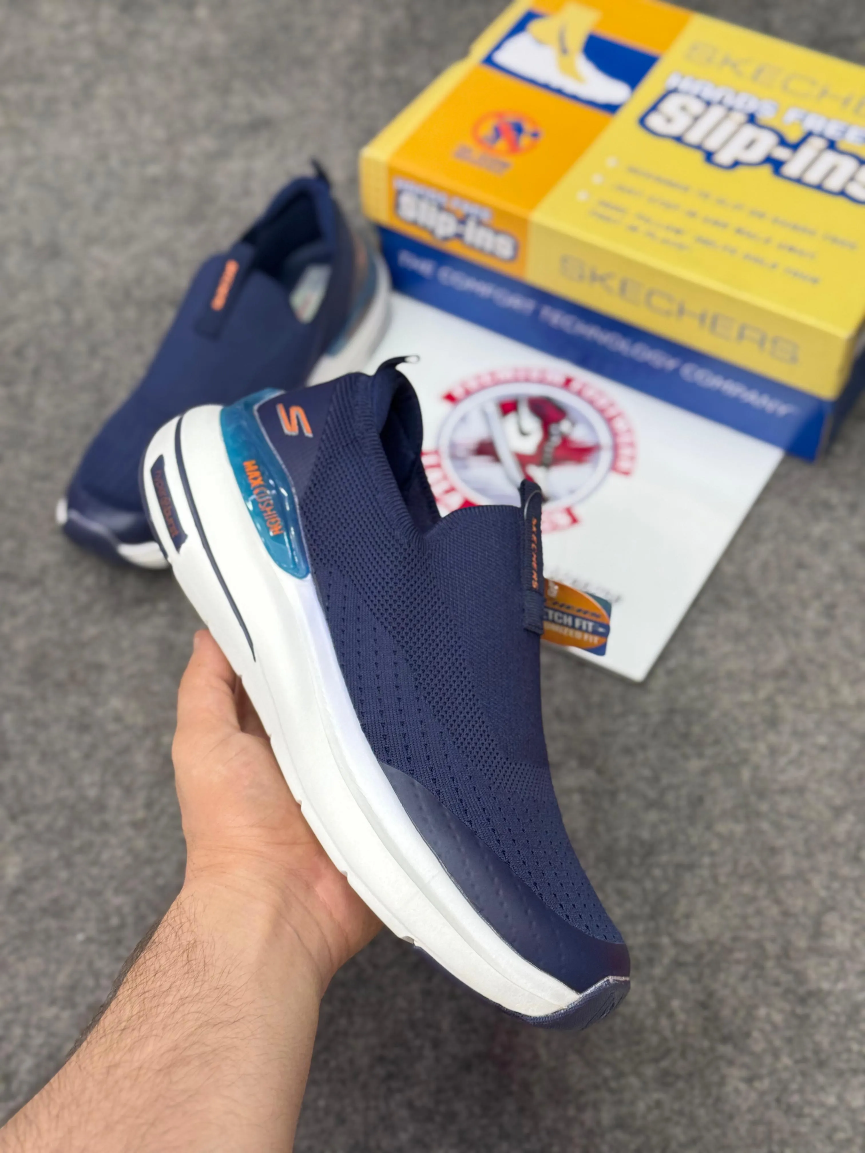 Trends In Running Shoes Skechers Slip-ins: Max Cushioning Hyper Burst Navy blue, Air-Cooled Memory Foam