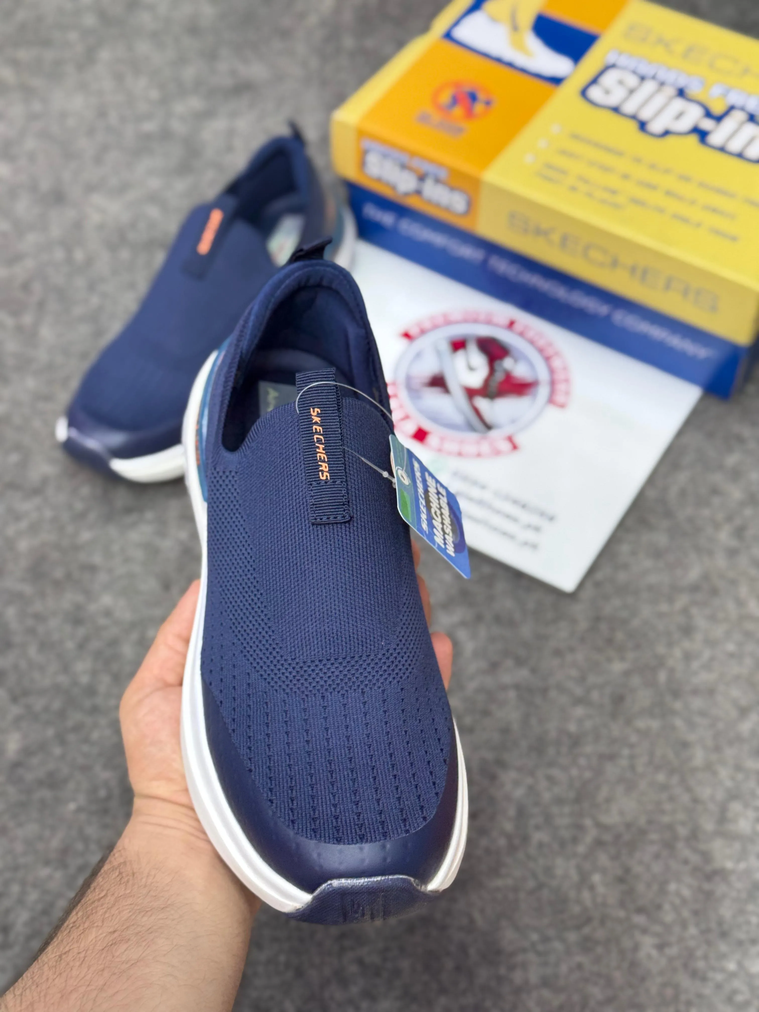 Skechers Slip-ins: Max Cushioning Hyper Burst Navy blue, Air-Cooled Memory Foam Trainers Vs Running Shoes