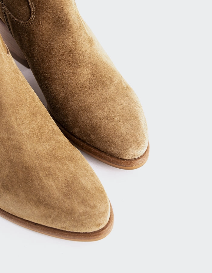 Deimos Taupe Suede Santa Boots Planter