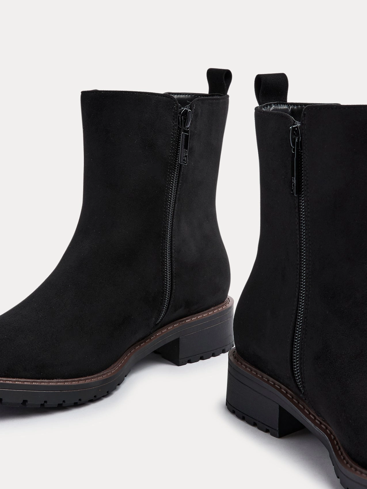 HOLLAND Suede Snake Chelsea Boots