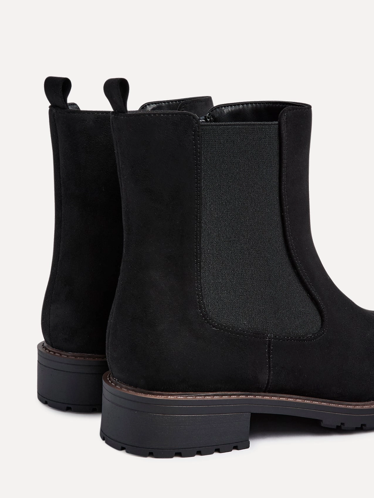 HOLLAND Chelsea Boots And Jeans