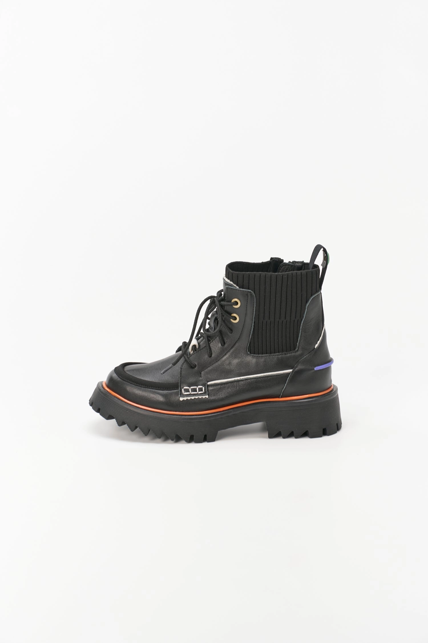 Boots Mount Everest Tomas