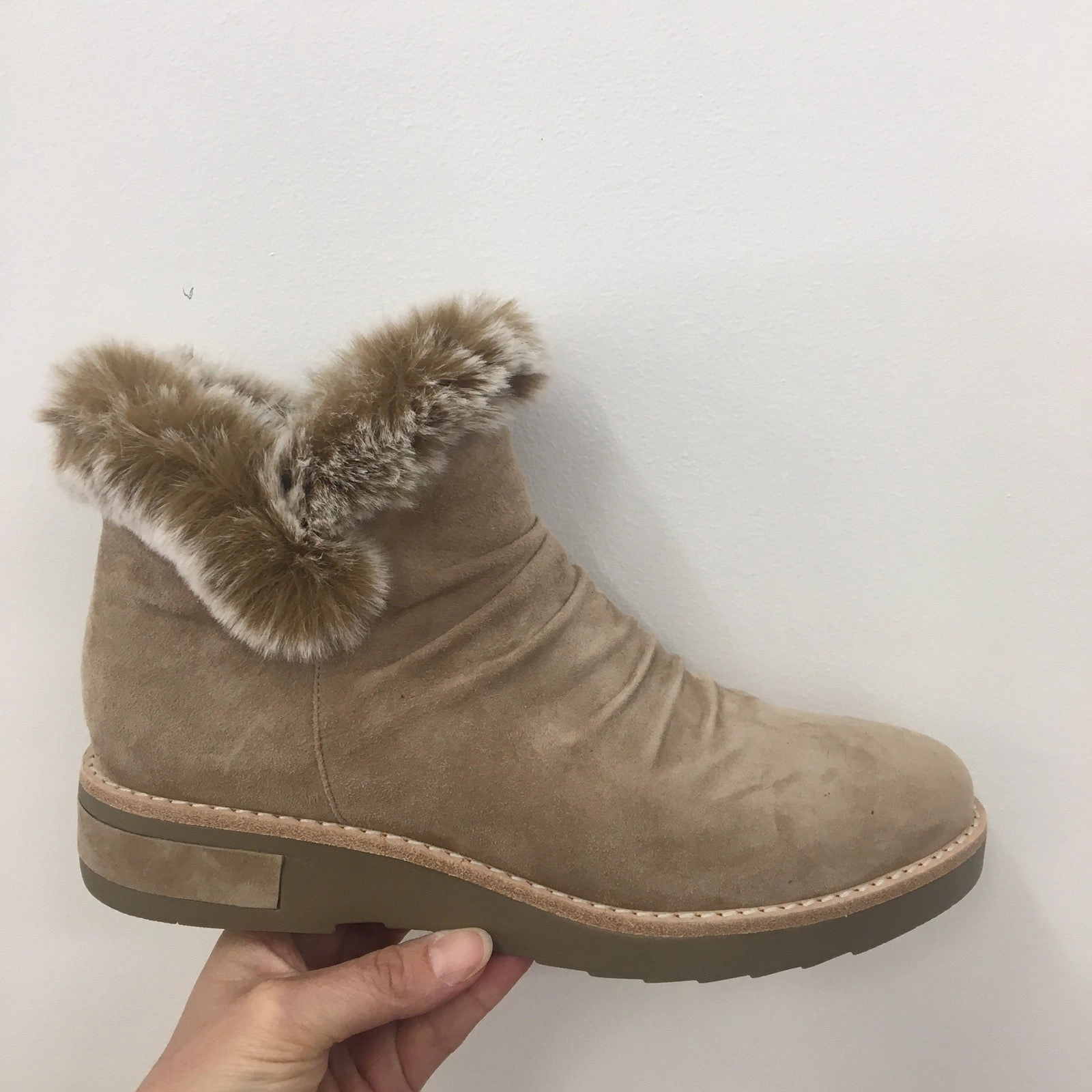 Django & Juliette Rollinz Cappuccino Suede Snow Ski Boots