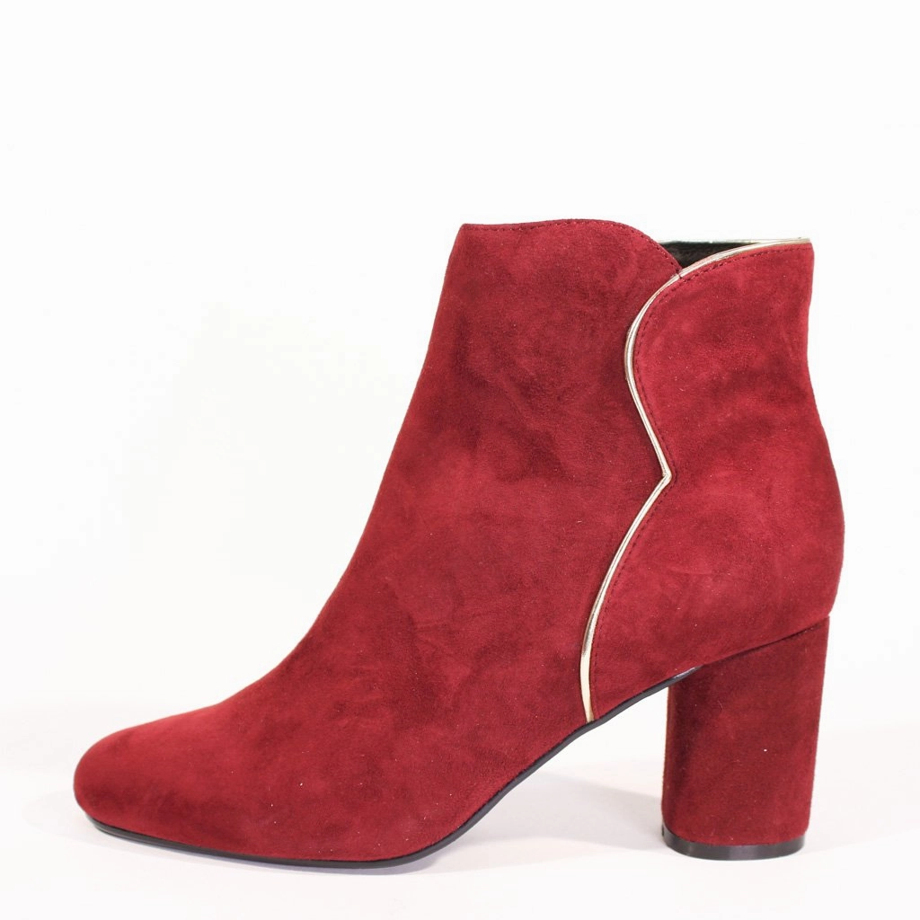 Tatiana Scallop Suede Booties Chelsea Boots 2024 Trend