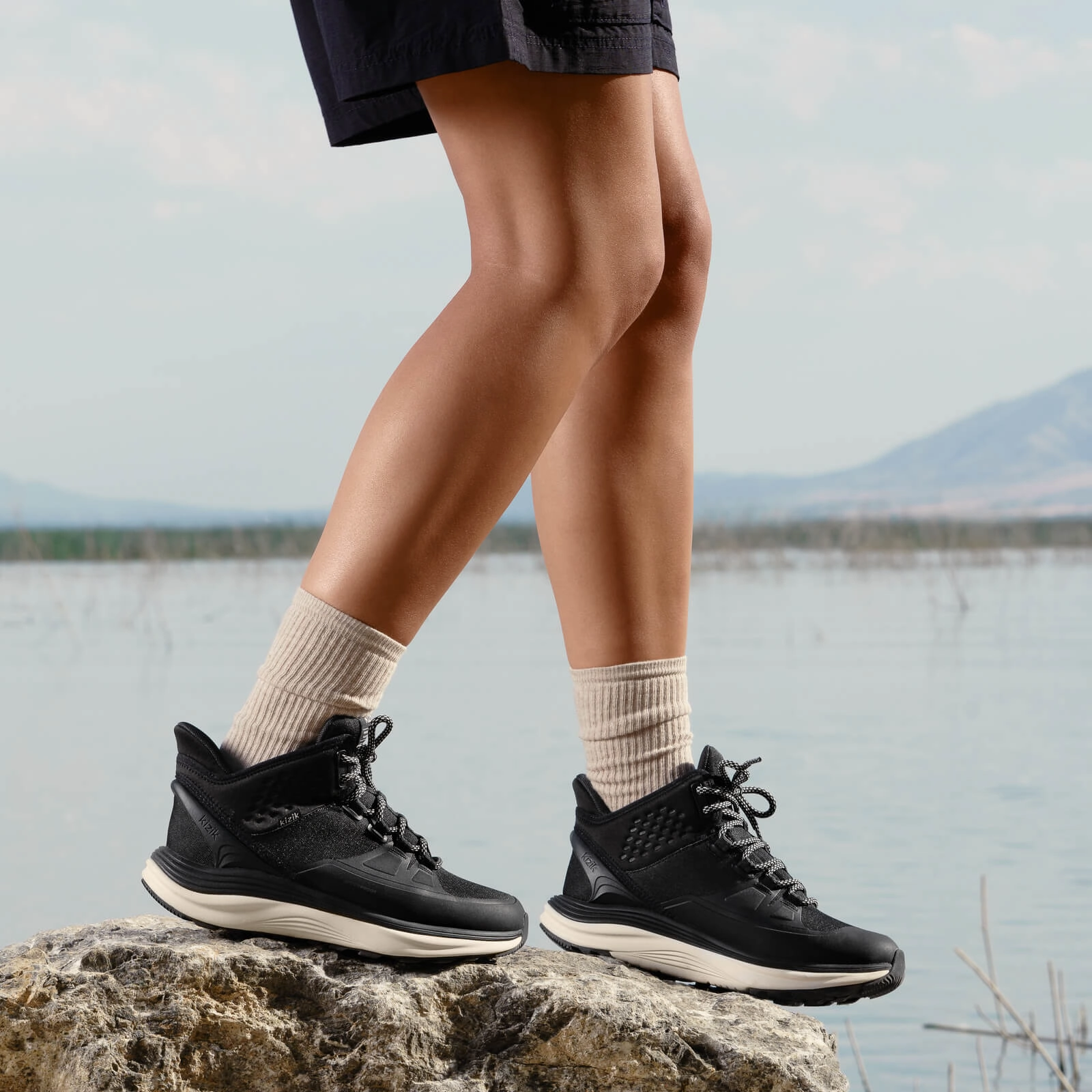 Women's London AT Mid Waterproof - Black/Whitecap Gray Water Resistant Vs Waterproof Shoes