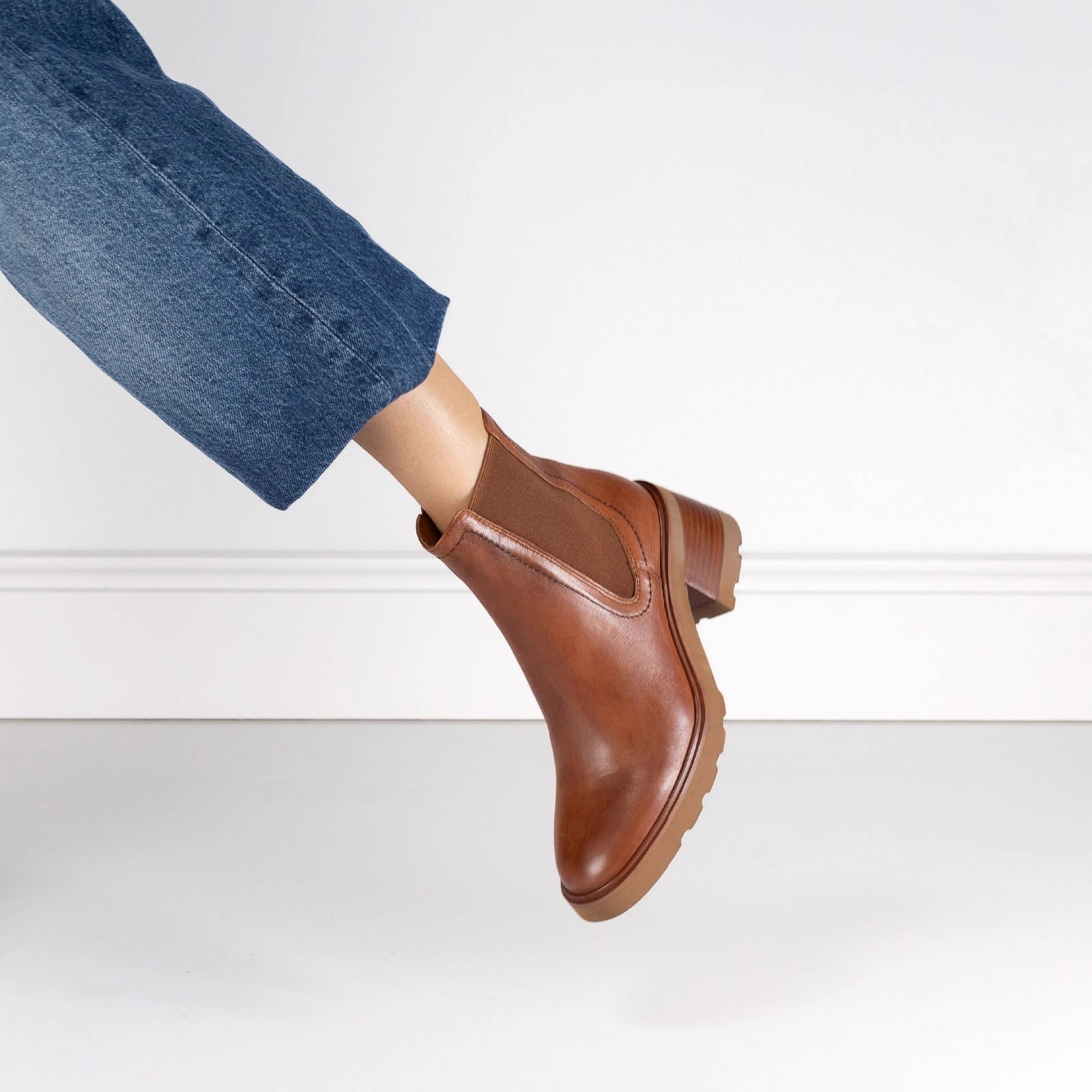 FINAH Thick Sole Chelsea Boots